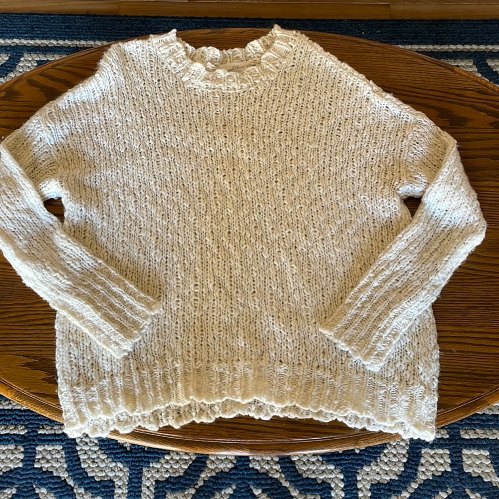 Universal Thread Cream/White Sweater
